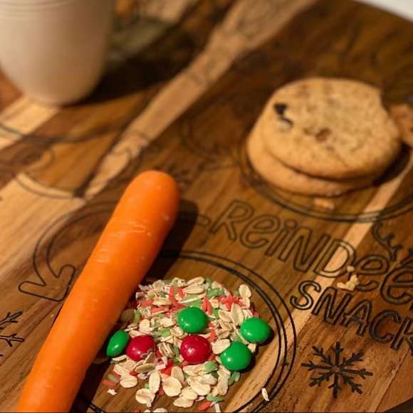 Wooden “Treats for Santa” tray, 11.8” circle - Picture 4 of 5
